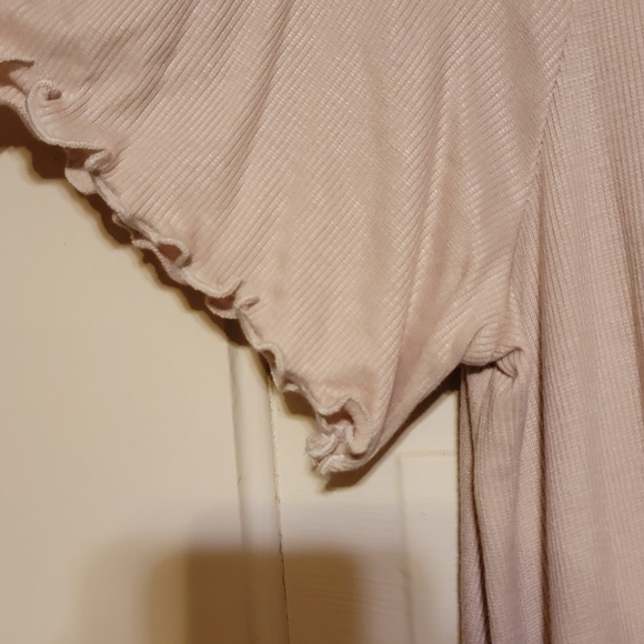 NWT HoneyMe brand khaki ribbed blouse with lettuce edges size 3x - Picture 4 of 6